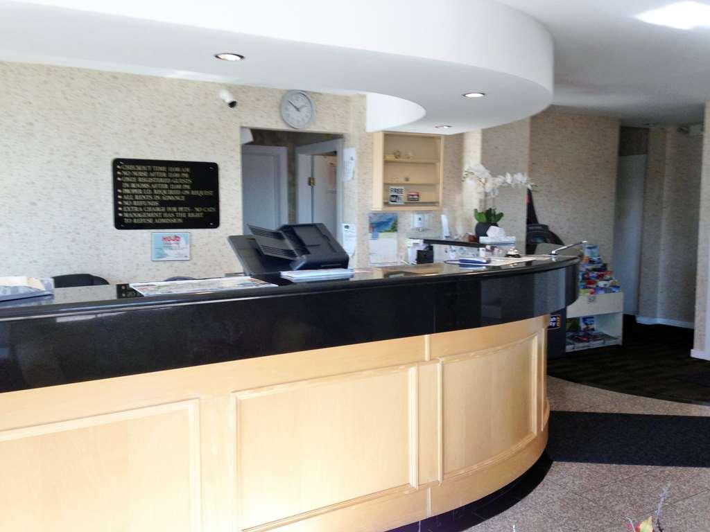 Canadas Best Value Inn Chinook Station Calgary Interior photo