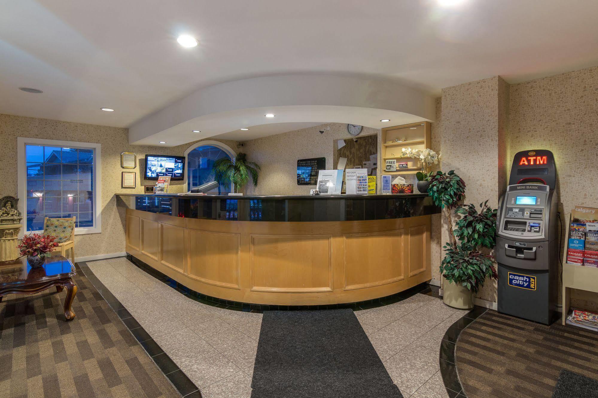 Canadas Best Value Inn Chinook Station Calgary Exterior photo